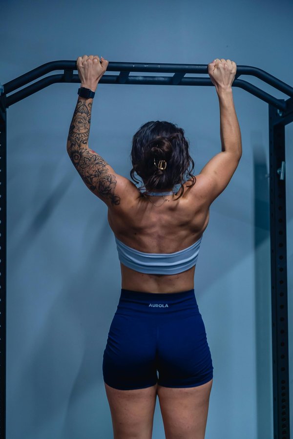 Comment remplacer les tractions en musculation efficacement